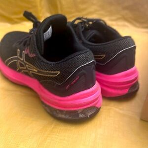 ASICS kids size 1 1/2, black and pink
